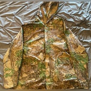Men’s XL Realtree rain defender camouflage jacket.